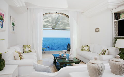 Villa Ribes: Møbel, Hav, Lejlighed, Couch, Udvej, Kyst, Ocean, Throw Pillow, Stol