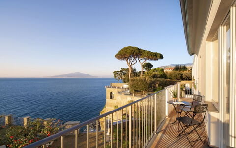Villa Gilda: Hav, Kyst, Coastal Og Oceaniske Landskabsformer, Ocean, Altan, Kyst, Bugt, Villa, Lyd