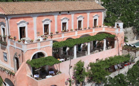 Villa Positano: Arkitektur, Arch, Altan, Hacienda, Blomsterkrukke, Gårdsplads, Arcade, Stueplante, Villa, Mansion