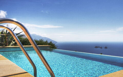 Villa Sant'Agata: Blå, Vand, Krop Af Vand, Svømmepøl, Hav, Udvej, Coastal Og Oceaniske Landskabsformer, Fritid, Ocean, Eco Hotel