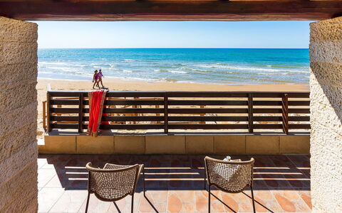 Casa sul Mare: Træ, Møbel, Udendørs Møbler, Skygge, Hav, Bejdse, Hårdttræ, Strand, Ocean, Altan