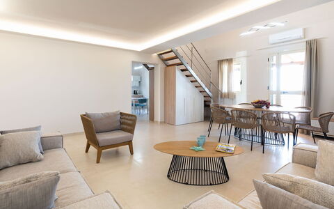 Casa sul Mare: Møbel, Indretning, Gulvbelægning, Etage, Træ, Loft, Værelse, Couch, Belysning, Stue