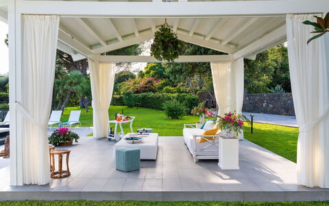 Villa del Faro: Møbel, Gazebo, Udendørs Møbler, Have, Skygge, Stol, Udendørs Struktur, Baldakin, Pavilion, Pergola