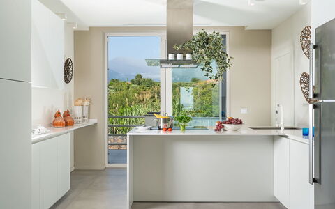 Villa del Faro: Køkken, Countertop, Møbel, Køkken Apparat, Indretning, Cabinetry, Gulvbelægning, Større Bandage, Træ, Etage