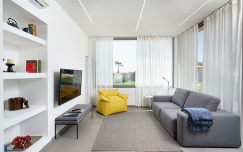 Villa Marzamemi: Møbel, Indretning, Gulvbelægning, Couch, Etage, Væg, Stue, Loft, Lejlighed, Træ