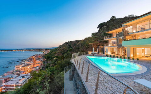 Villa Taormina- Baya Bella: Kyst, Hav, Udvej, Kyst, Hotel, Ferieby, Svømmepøl, Strand, Badeby, Villa