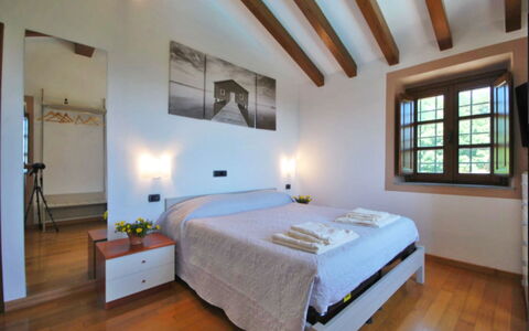 Villa Sarzana: Indretning, Loft, Værelse, Hjem, Soveværelse, Møbel, Gulvbelægning, Seng, Etage, Bed Frame