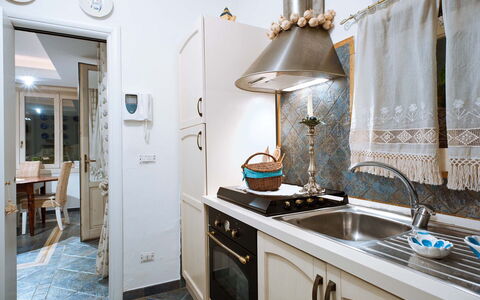 Villa Teresa: Indretning, Countertop, Køkken, Køkken Apparat, Møbel, Større Bandage, Træ, Gulvbelægning, Cabinetry, Værelse