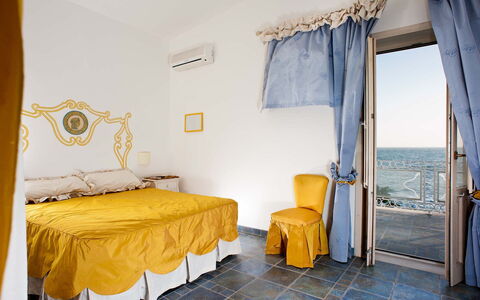 Villa Teresa: Blå, Soveværelse, Hav, Udvej, Sengetøj, Sengetøj, Sengetøj, Hotel, Ocean, Seng