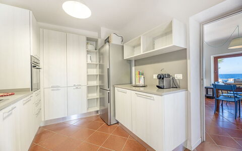 Villa Marciana: Køkken, Indretning, Køkken Apparat, Gulvbelægning, Større Bandage, Loft, Etage, Countertop, Cabinetry, Værelse