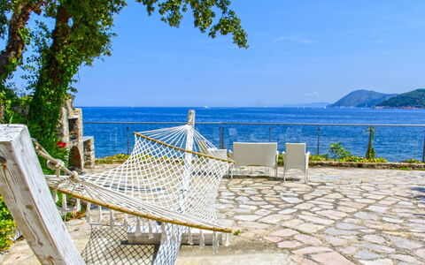 Terrazza Dell'Elba: Blå, Vand, Krop Af Vand, Coastal Og Oceaniske Landskabsformer, Hav, Kyst, Udendørs Møbler, Kyst, Ocean, Strand