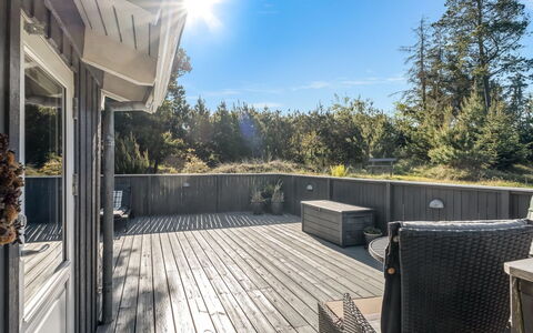 Elisenda - 2.2Km from the Sea: Blå, Busk, Sommerhus, Bunddække, Have, Estate, Skygge, Landscaping, Stuehus, Eco Hotel