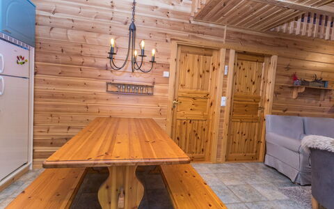 Marjarinne 8 a: Træ, Sommerhus, Bjælkehytte, Skov, Skur, Garden Bygninger, Lærk, Woodland, Bejdse