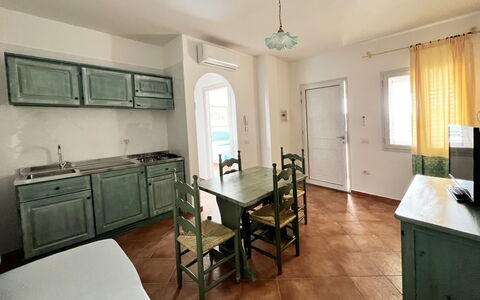 Apartments In Golfo Orosei: Møbel, Indretning, Gulvbelægning, Etage, Countertop, Loft, Køkken, Værelse, Bord, Belysning