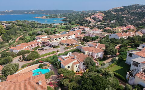 Porto Cervo Apartments Wifi And Ac: Hus, Boligområde, Kyst, Sommer, Coastal Og Oceaniske Landskabsformer, Landskab, Hjem, Hav, Menneskelig Bosættelse, Landsby