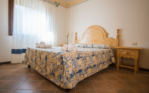 Porto Cervo Apartments Wifi And Ac: Møbel, Soveværelse, Etage, Gulvbelægning, Indretning, Sengetøj, Seng, Sengetøj, Værelse, Bed Frame