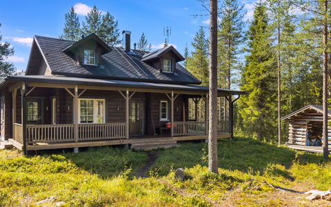 Kiehtäjän Kuohu: Træ, Sommerhus, Sidespor, Bjælkehytte, Stuehus, Woodland, Garden Bygninger, Hårdttræ, Veranda, Lærk