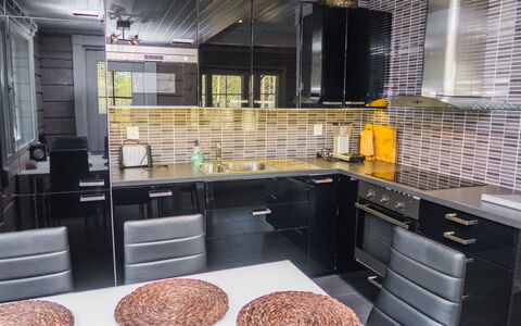 Kiehtäjän Kuohu: Køkken, Countertop, Møbel, Køkken Apparat, Indretning, Gulvbelægning, Cabinetry, Træ, Større Bandage, Lysarmatur
