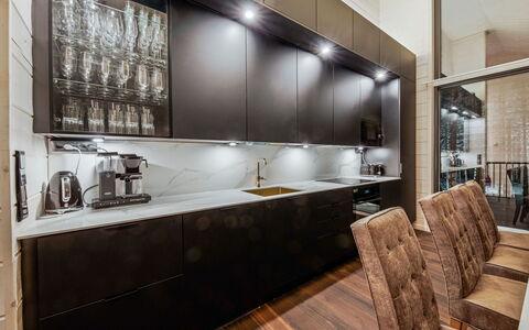 Levi Star West a: Køkken, Indretning, Countertop, Køkken Apparat, Gulvbelægning, Møbel, Cabinetry, Træ, Loft, Etage