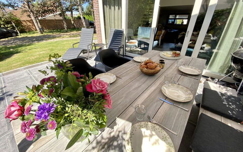 Seascape Wellness Nieuwvliet-Bad: Møbel, Udendørs Møbler, Bord, Stol, Udendørs Bord, Køkken & Spisebord, Blomsterkrukke, Have, Kaffebord
