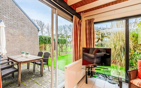 Buitenplaats Schouwen Nr 86: Hjem, Sommerhus, Have, Landscaping, Gård, Skygge, Estate, Eco Hotel, Backyard, Veranda
