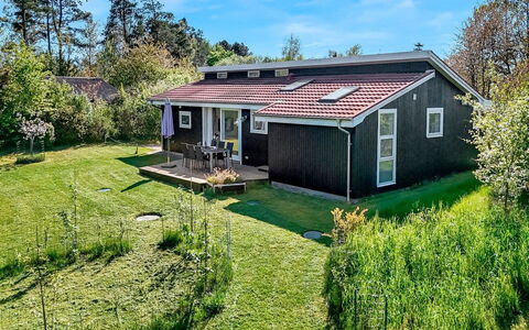 Rik - 2Km from the Sea: Hus, Hjem, Dør, Tag, Sommerhus, Estate, Have, Skygge, Sidespor, Gård