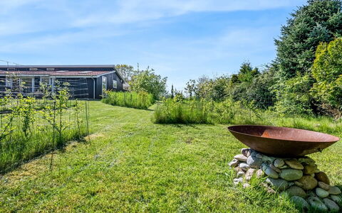 Rik - 2Km from the Sea: Hus, Hjem, Dør, Tag, Sommerhus, Estate, Have, Skygge, Sidespor, Gård