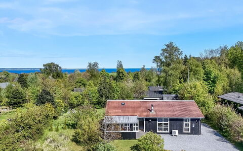 Rik - 2Km from the Sea: Hus, Hjem, Dør, Tag, Sommerhus, Estate, Have, Skygge, Sidespor, Gård
