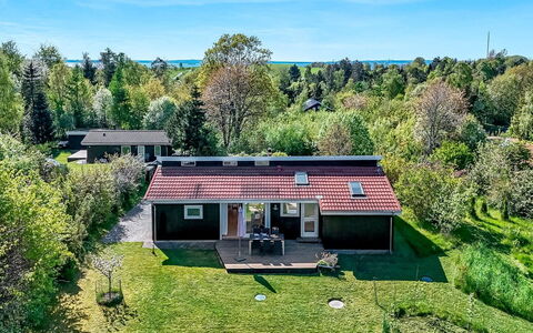 Rik - 2Km from the Sea: Hus, Hjem, Dør, Tag, Sommerhus, Estate, Have, Skygge, Sidespor, Gård