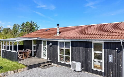 Rik - 2Km from the Sea: Hus, Hjem, Dør, Tag, Sommerhus, Estate, Have, Skygge, Sidespor, Gård