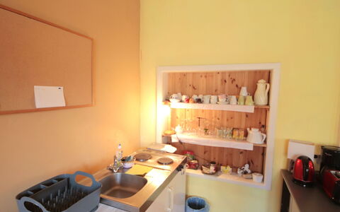 Ysella: Indretning, Møbel, Belysning, Værelse, Bejdse, Countertop, Køkken Apparat, Gardin, Cabinetry, Køkken