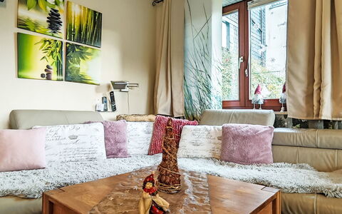 Ruhrtalblick: Møbel, Indretning, Couch, Gulvbelægning, Etage, Stue, Træ, Værelse, Belysning, Textile