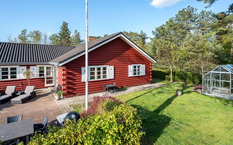 Ingert - 1Km from the Sea: Gulvbelægning, Væg, Etage, Indretning, Træ, Loft, Trægulve, Belysning, Møbel, Laminat Gulv