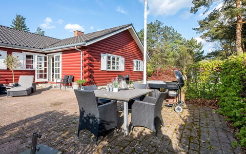 Ingert - 1Km from the Sea: Gulvbelægning, Væg, Etage, Indretning, Træ, Loft, Trægulve, Belysning, Møbel, Laminat Gulv