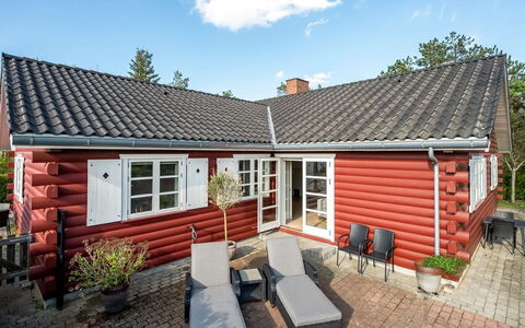 Ingert - 1Km from the Sea: Gulvbelægning, Væg, Etage, Indretning, Træ, Loft, Trægulve, Belysning, Møbel, Laminat Gulv