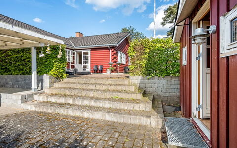 Ingert - 1Km from the Sea: Gulvbelægning, Væg, Etage, Indretning, Træ, Loft, Trægulve, Belysning, Møbel, Laminat Gulv
