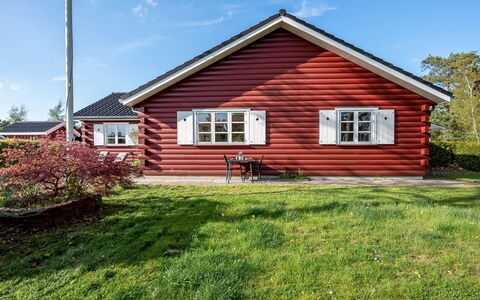 Ingert - 1Km from the Sea: Gulvbelægning, Væg, Etage, Indretning, Træ, Loft, Trægulve, Belysning, Møbel, Laminat Gulv