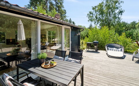Sylvie - 400M from the Sea: Træ, Møbel, Hjem, Stol, Udendørs Møbler, Veranda, Dør, Dæk, Have, Skygge