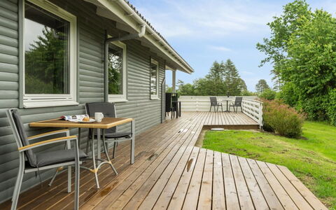 Blomma - 300M from the Sea: Tag, Hus, Hjem, Sommerhus, Sidespor, Estate, Indkørsel, Garden Bygninger, Gård, Skur