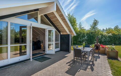 Kuisma - 1.1Km to the Fjord: Hjem, Estate, Sommerhus, Skygge, Sidespor, Design, Hårdttræ, Veranda, Udendørs Struktur, Garden Bygninger