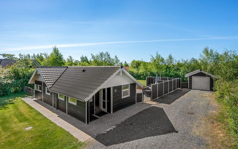 Kuisma - 1.1Km to the Fjord: Tag, Hjem, Hus, Sidespor, Sommerhus, Estate, Indkørsel, Gård, Design, Garden Bygninger