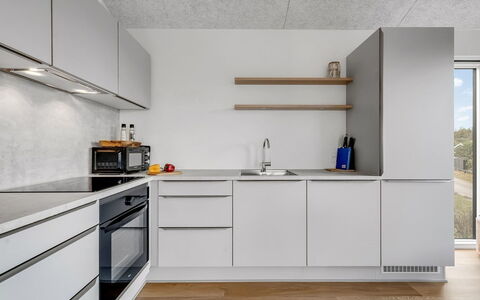 Kjeld - from the Sea: Køkken, Køkken Apparat, Countertop, Gulvbelægning, Større Bandage, Træ, Indretning, Cabinetry, Møbel, Husholdningsapparat