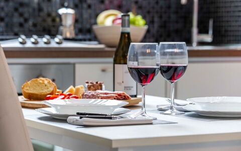 Duomo In 8 Stop: Mad, Bordservice, Serveware, Drinkware, Tallerkner, Bord, Ingrediens, Frugt, Vinglas, Plade
