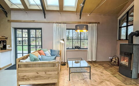 Glamping in der Orangerie: Møbel, Indretning, Gulvbelægning, Etage, Træ, Loft, Trægulve, Værelse, Belysning, Hjem