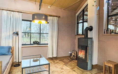 Glamping in der Orangerie: Indretning, Gulvbelægning, Møbel, Træ, Etage, Loft, Værelse, Belysning, Trægulve, Hjem