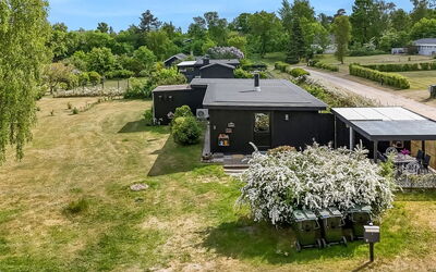 Blomma - 1Km from the Sea