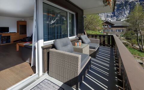 Chalet an der Egg: Møbel, Indretning, Stol, Værelse, Loft, Stue, Hårdttræ, Bejdse, Altan