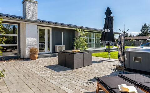 Timao - 750M from the Sea: Træ, Hjem, Veranda, Dæk, Hårdttræ, Tag, Bejdse, Trægulve, Eco Hotel