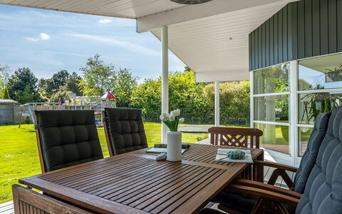Timao - 750M from the Sea: Træ, Hjem, Veranda, Dæk, Hårdttræ, Tag, Bejdse, Trægulve, Eco Hotel