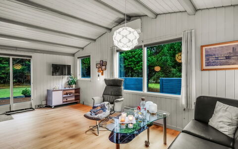 Amaya - 1Km from the Sea: Møbel, Indretning, Gulvbelægning, Etage, Loft, Værelse, Stol, Bord, Lejlighed, Køkken & Spisebord